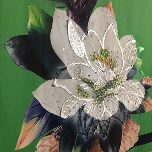 Green Floral Print Short Sleeve Blouse: XL *see measurements - Picture 7 of 10